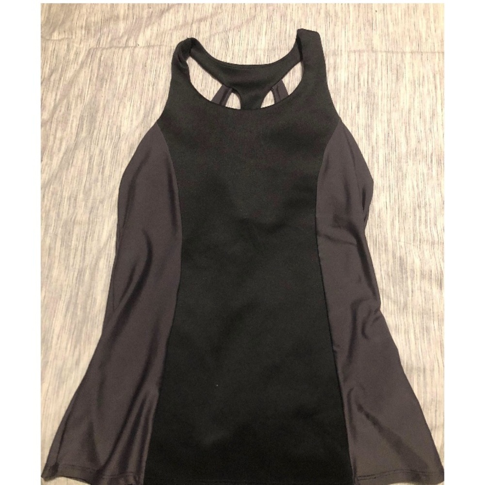 3/$50 NWOT Fabletics Built In Bra Active Top